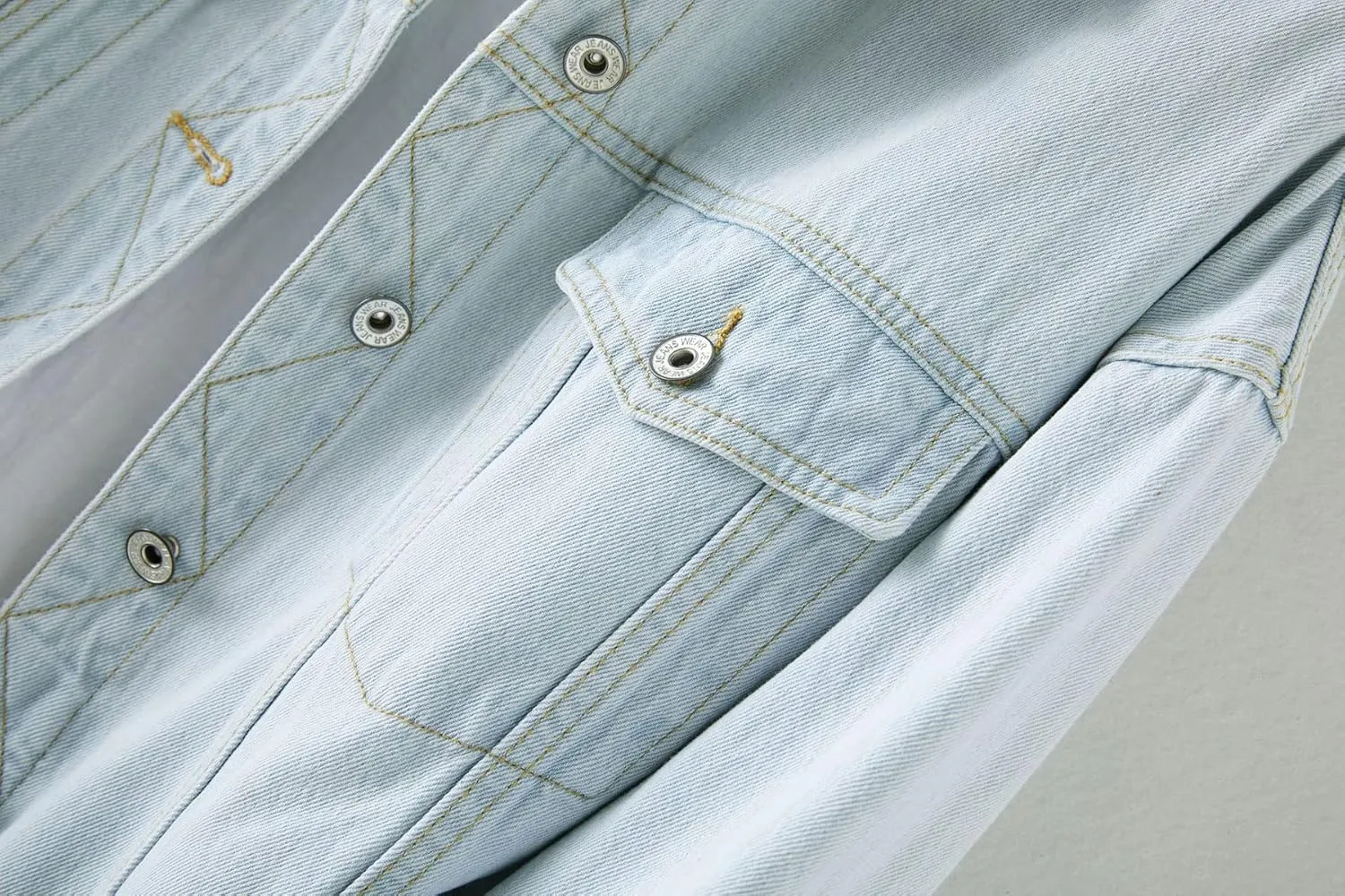 CHARTOU Women's Boyfriend Style Lapel Collar Button Down Washed Denim Jean Jacket