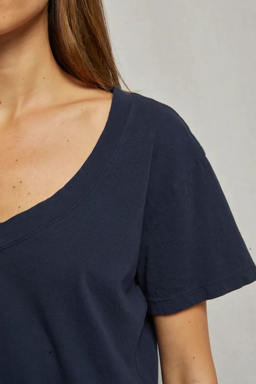 Hendrix Cotton Boxy V Neck Tee Navy