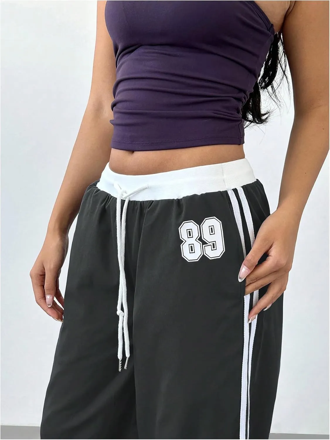 WDIRARA Women's Wide Leg Baggy Sweatpants Side Striped Number Graphic Track Pants with Pockets