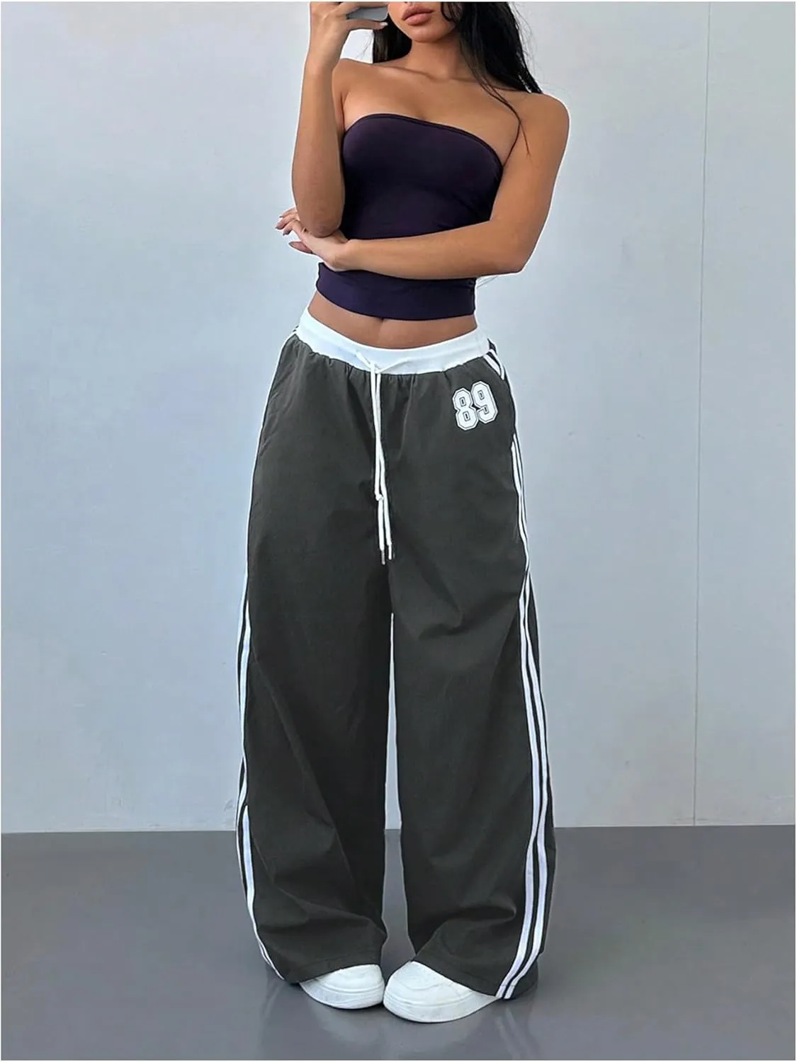 WDIRARA Women's Wide Leg Baggy Sweatpants Side Striped Number Graphic Track Pants with Pockets