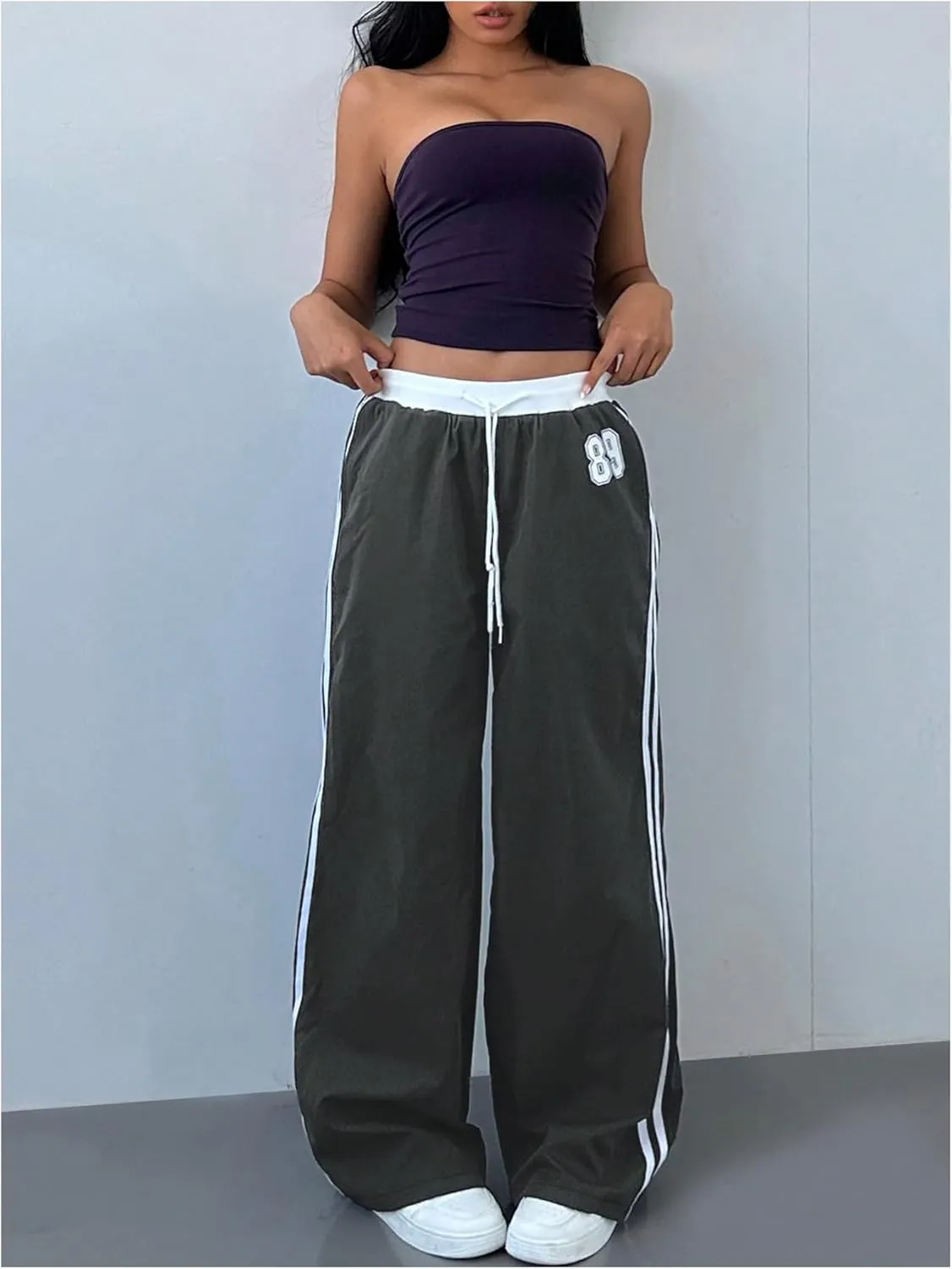 WDIRARA Women's Wide Leg Baggy Sweatpants Side Striped Number Graphic Track Pants with Pockets