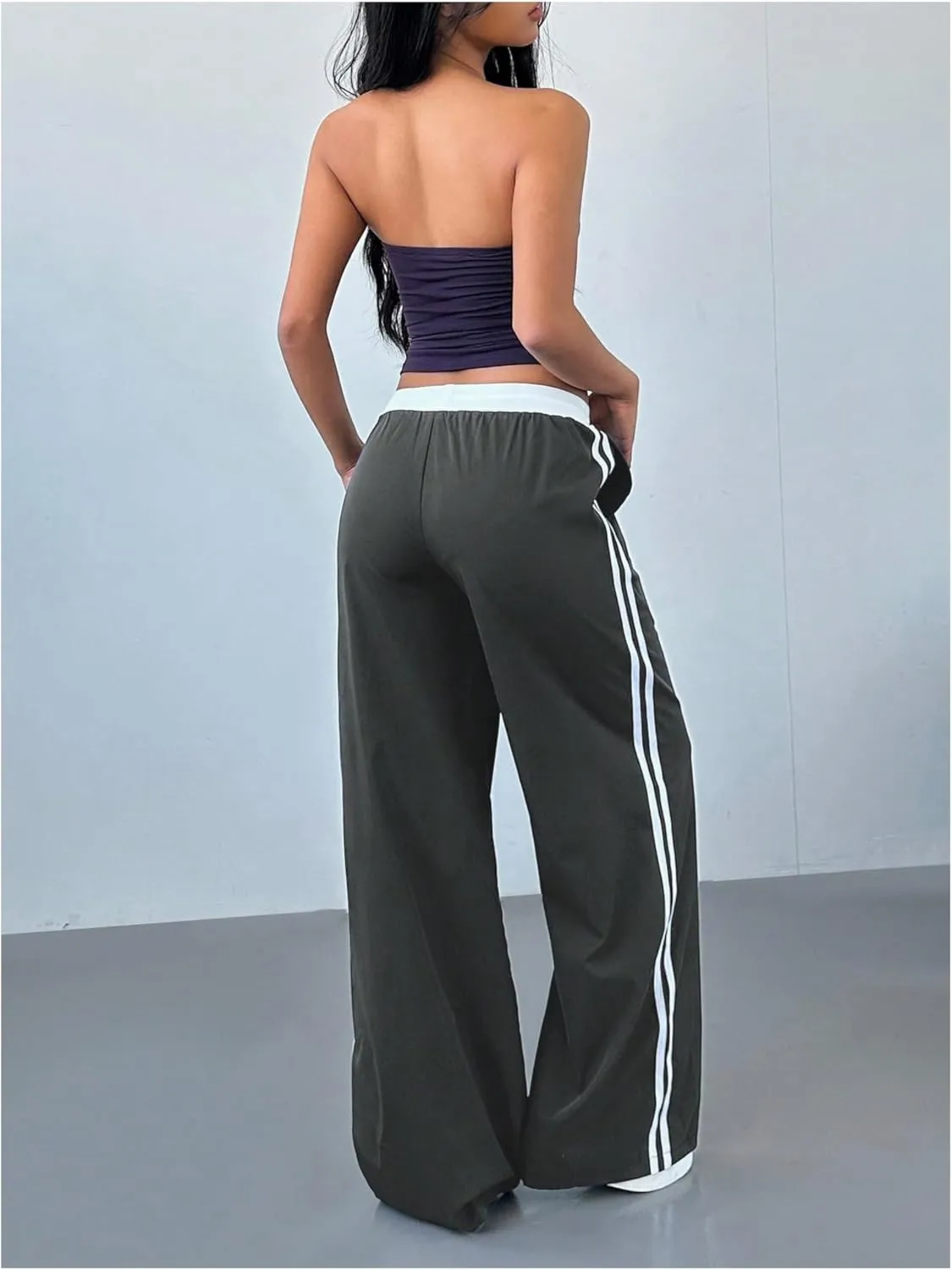 WDIRARA Women's Wide Leg Baggy Sweatpants Side Striped Number Graphic Track Pants with Pockets