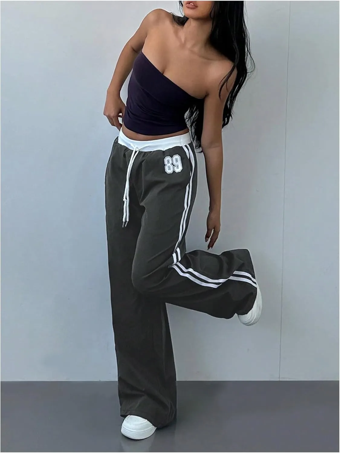 WDIRARA Women's Wide Leg Baggy Sweatpants Side Striped Number Graphic Track Pants with Pockets